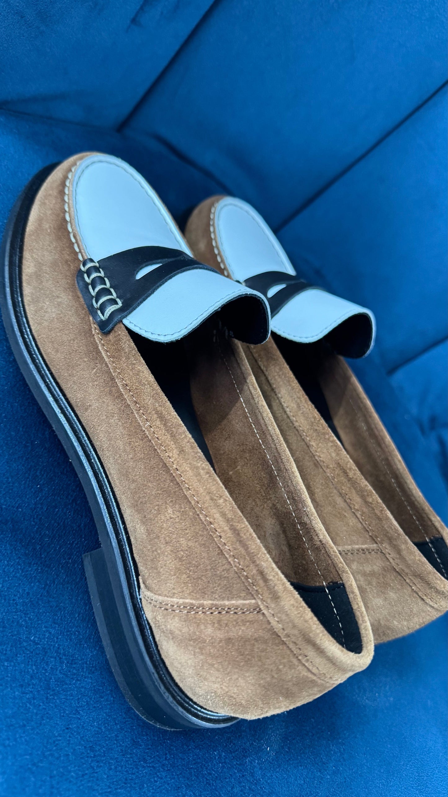 DIVINE FOLLIE MOCASSINO IN CAMOSCIO E PELLE CUOIO BIANCO E NERO