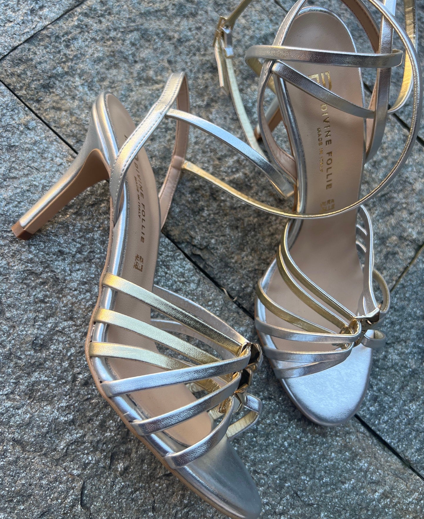 DIVINE FOLLIE SANDALO TACCO ORO ARGENTO