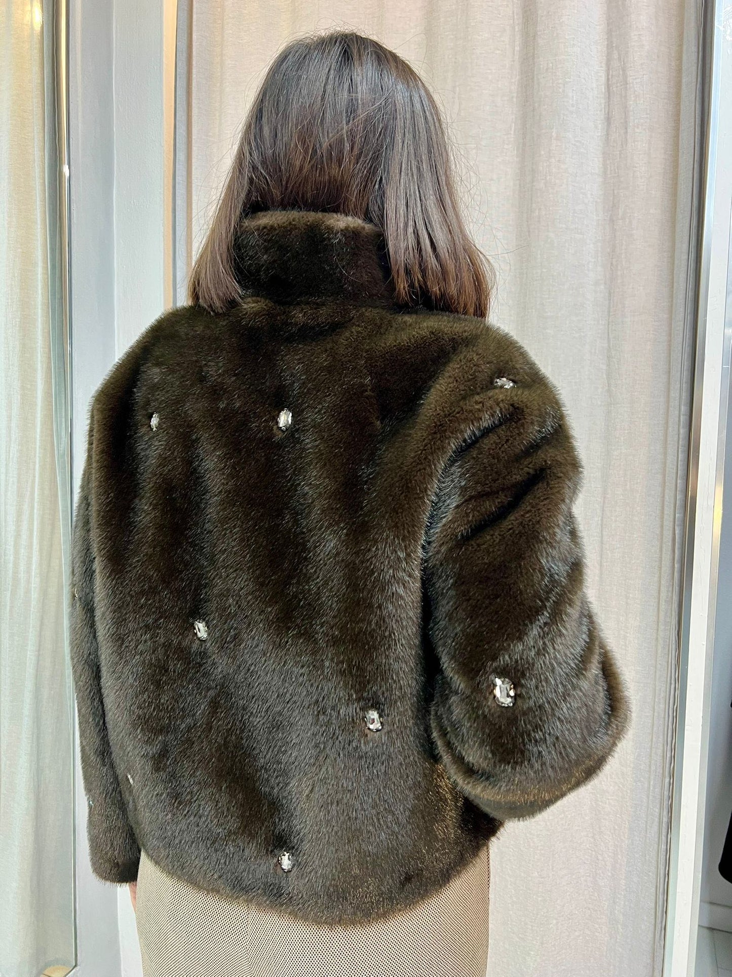 GIACCA ECOPELLICCIA CORTA CON APPLICAZIONI MORO