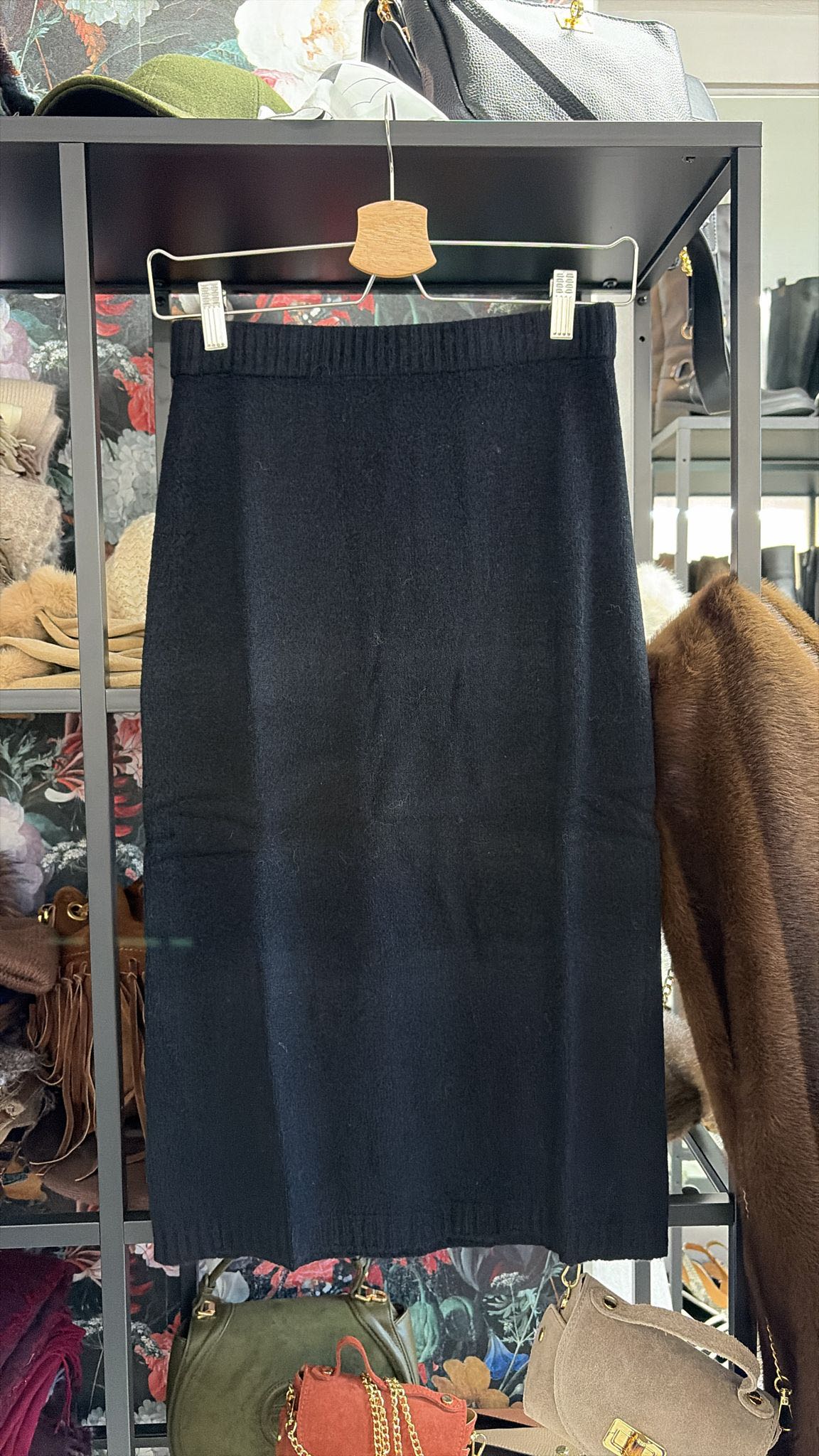 GONNA LONGUETTE IN MAGLIA NERA