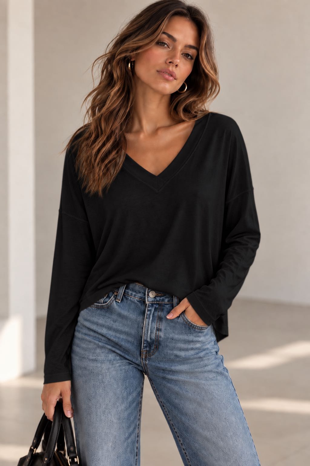 MAGLIA SCATOLETTA SCOLLO V NERA