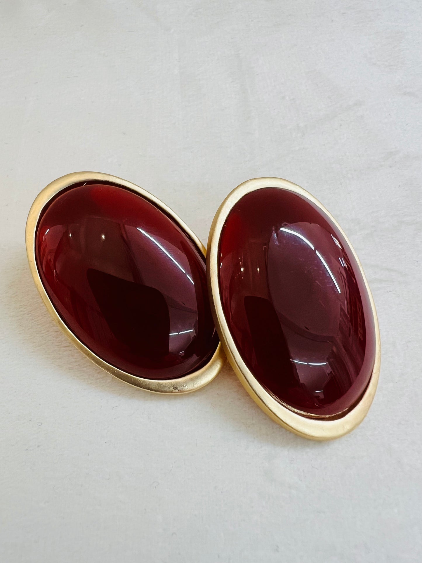 ORECCHINO OVALE BORDEAUX