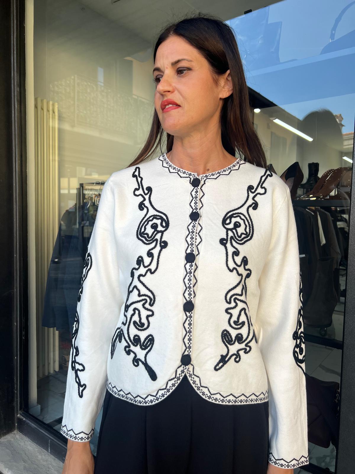 GIACCA IN MAGLIA RICAMATA bianca/nera/grigia/cioccolato