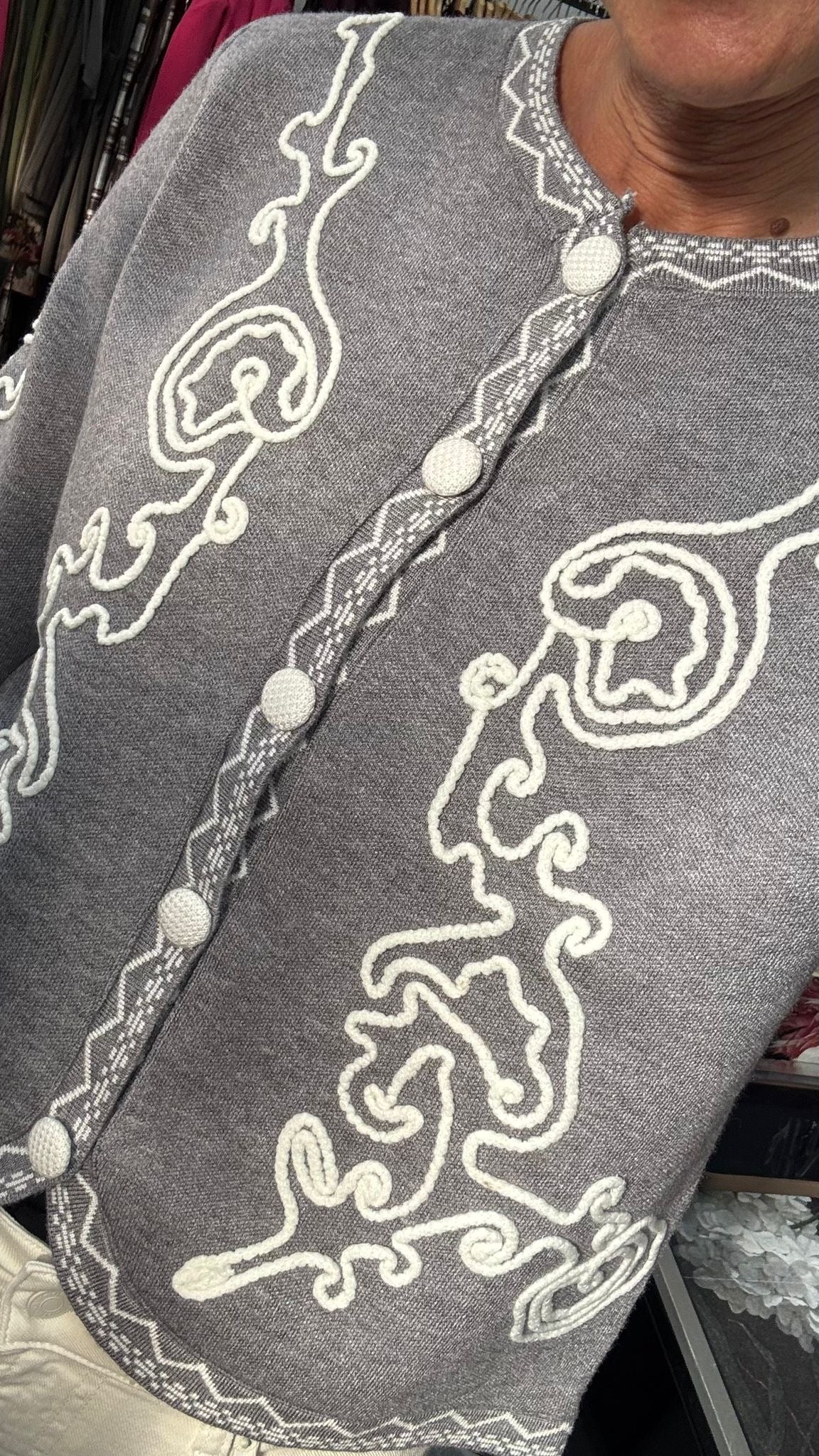 GIACCA IN MAGLIA RICAMATA bianca/nera/grigia/cioccolato