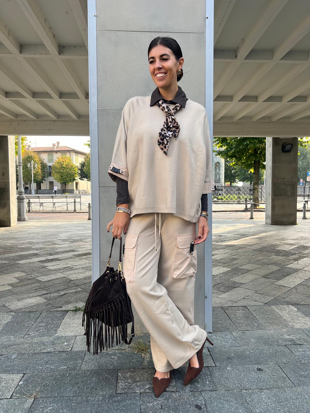 COMPLETO IN MAGLIA CARGO beige/grigio/nero