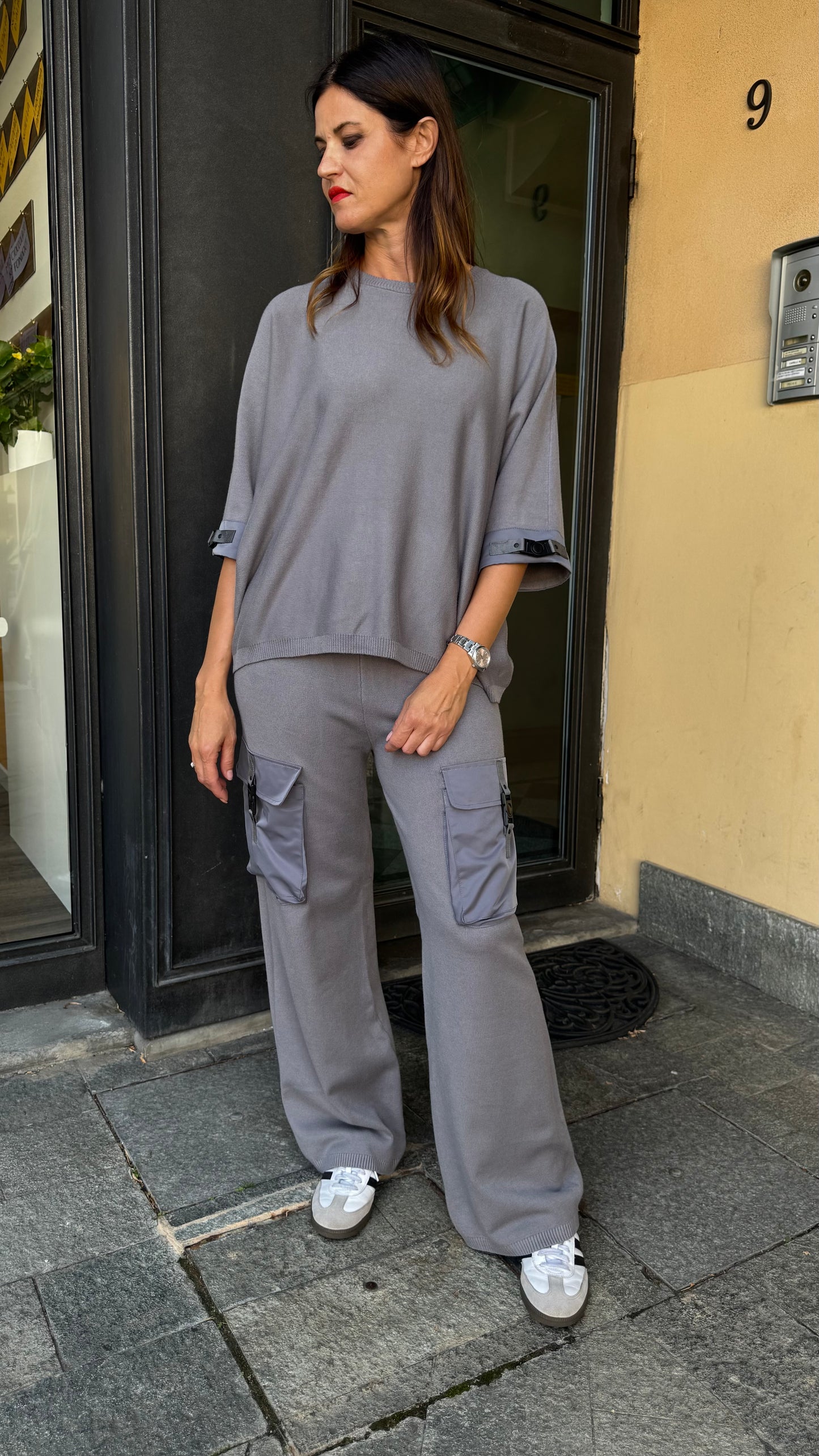 COMPLETO IN MAGLIA CARGO beige/grigio/nero