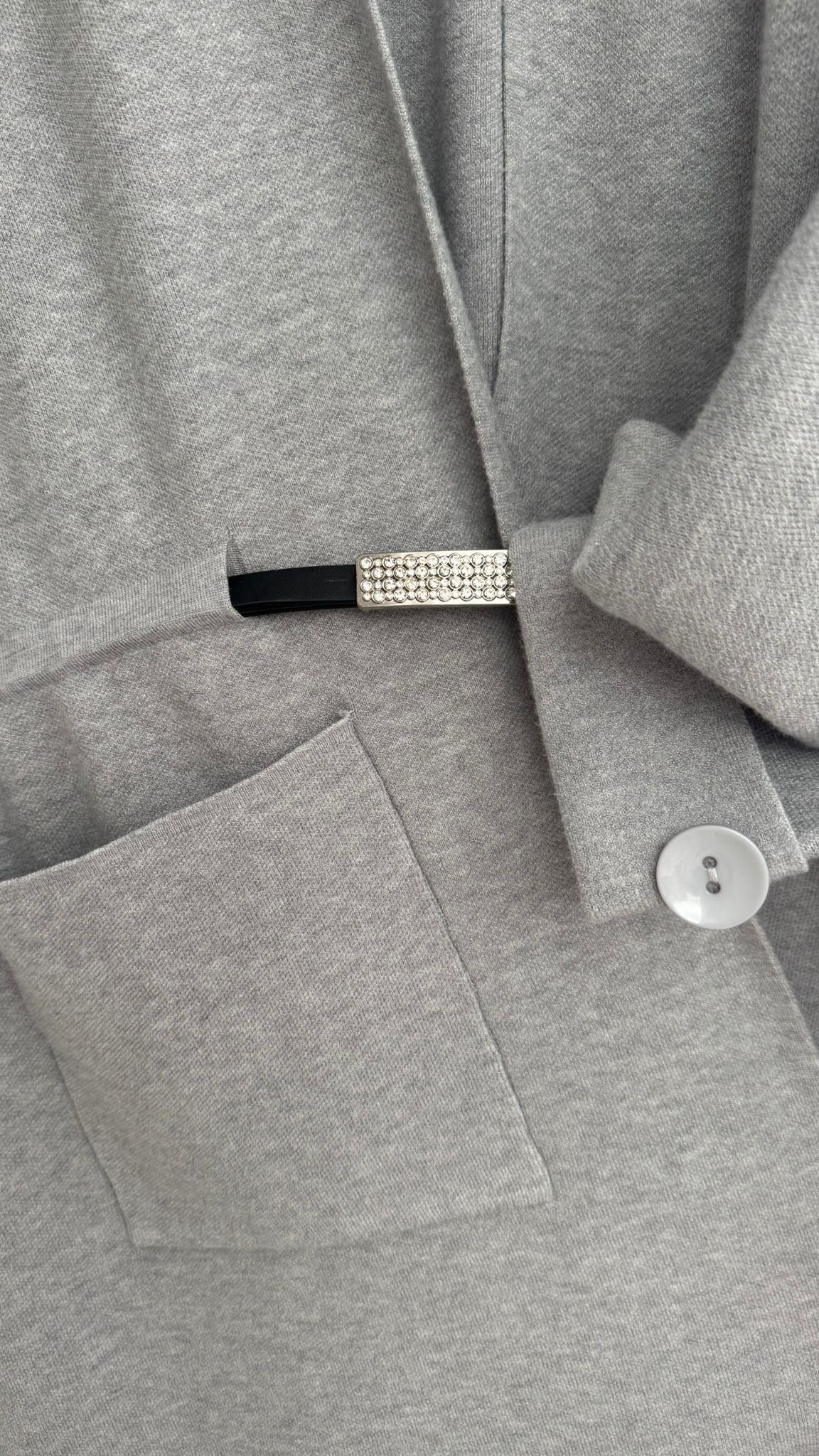 CAPPA IN MAGLIA CON CINTURA grigia/beige/nera