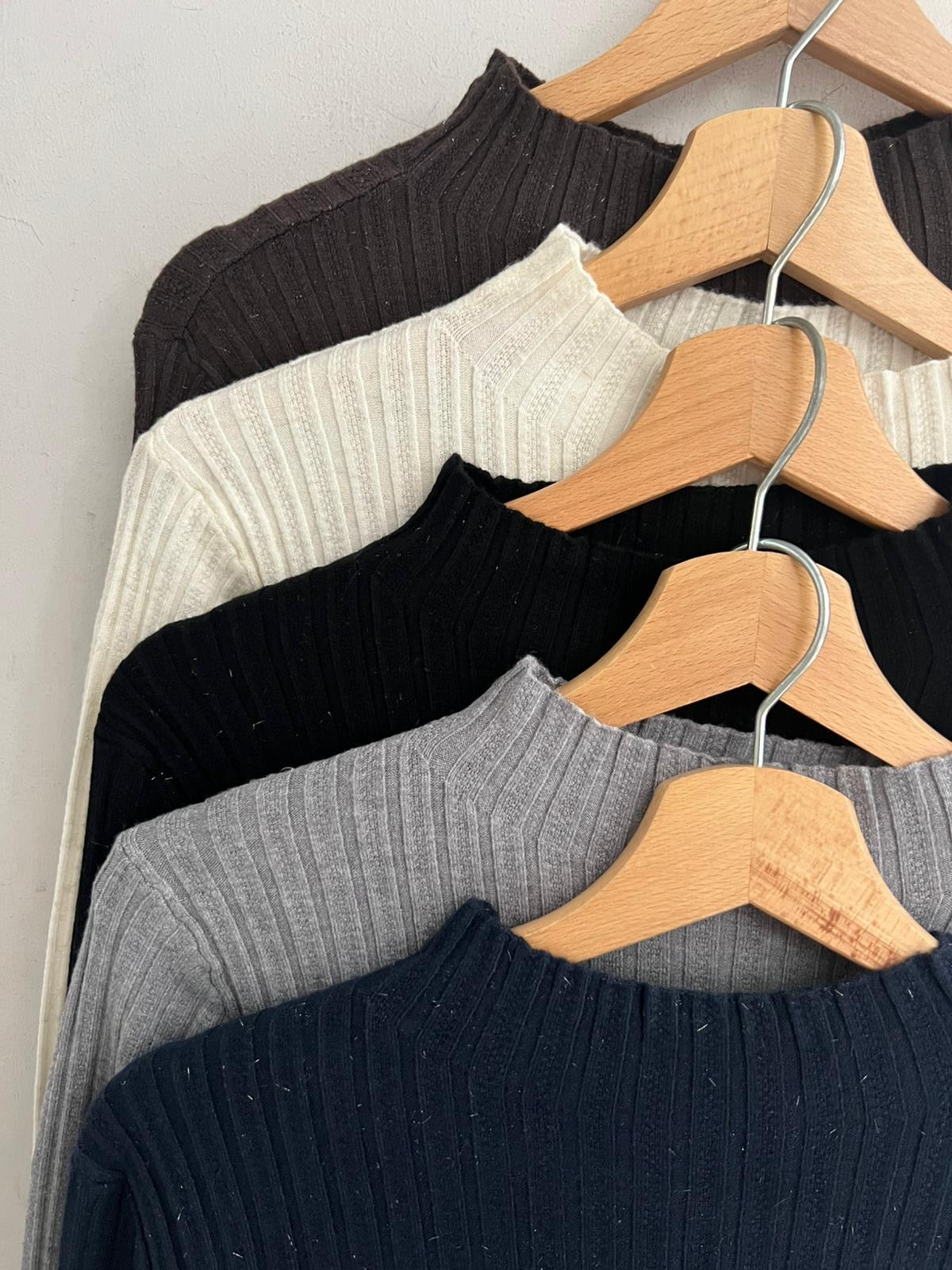 MAGLIA A COSTINE PIZZO panna/blu/cioccolato/nera/grigia