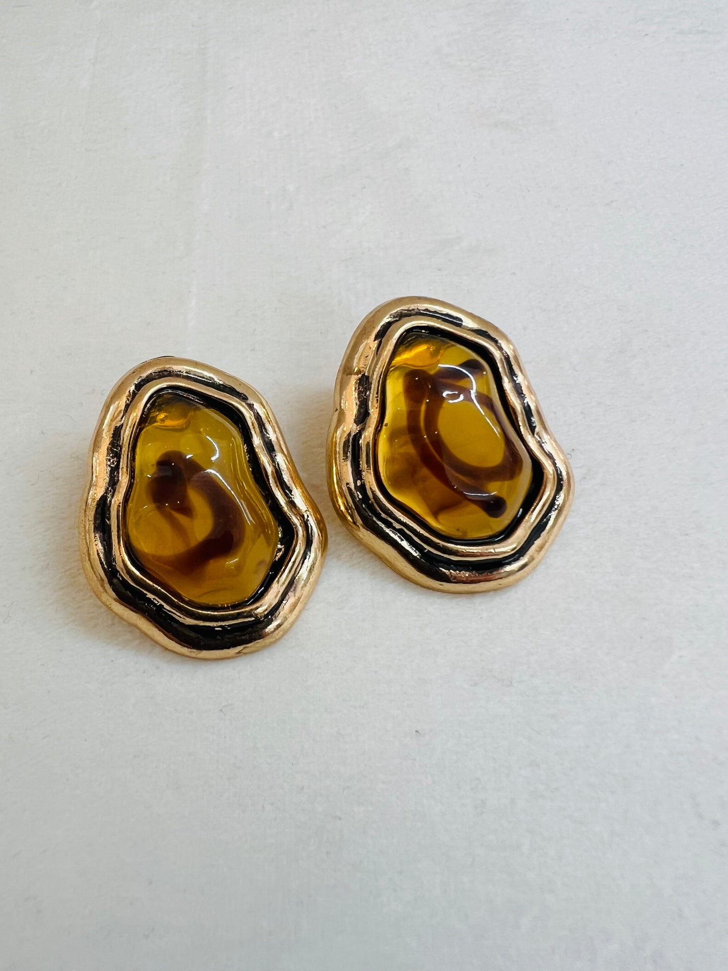 ORECCHINO CABOCHON TIGRE