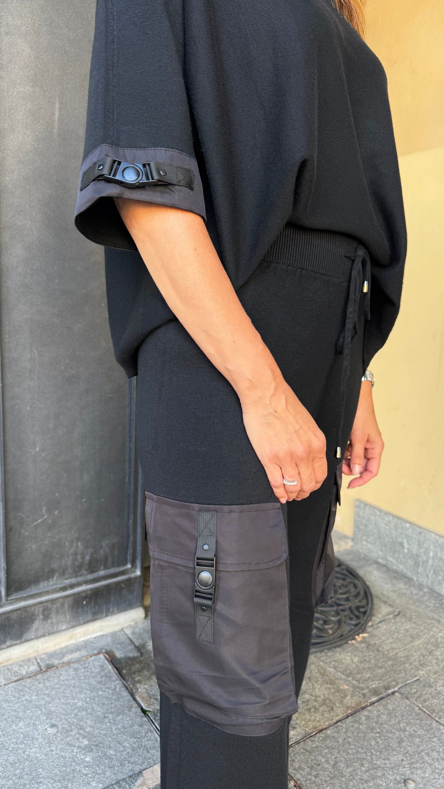 COMPLETO IN MAGLIA CARGO beige/grigio/nero
