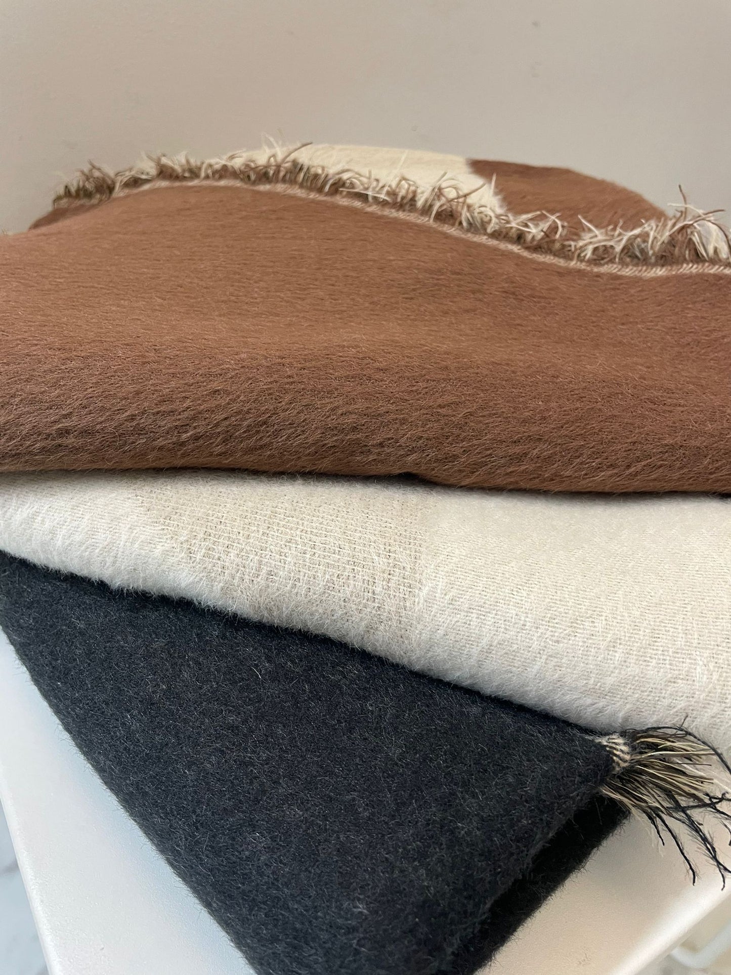 MAXI SCIARPA TAGLIO ASIMMETRICO