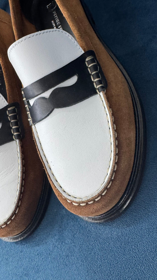 DIVINE FOLLIE MOCASSINO IN CAMOSCIO E PELLE CUOIO BIANCO E NERO