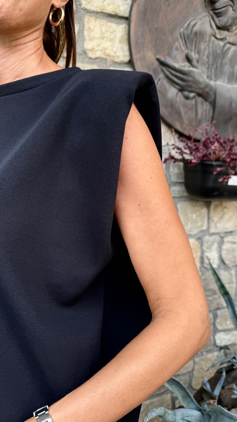 ABITO SMANICATO IN FELPA NERO
