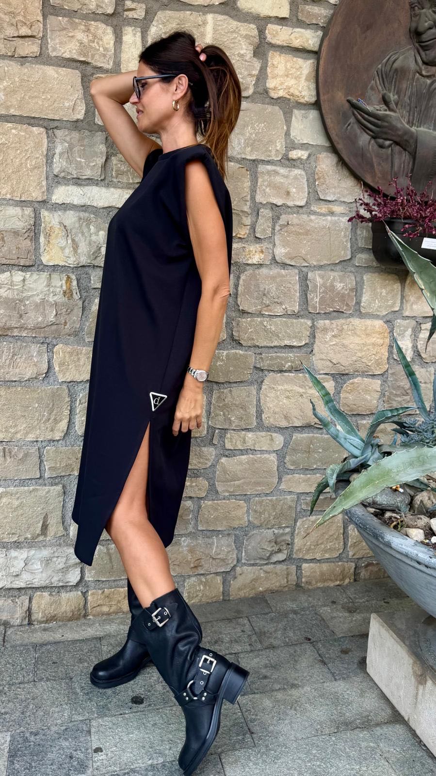 ABITO SMANICATO IN FELPA NERO