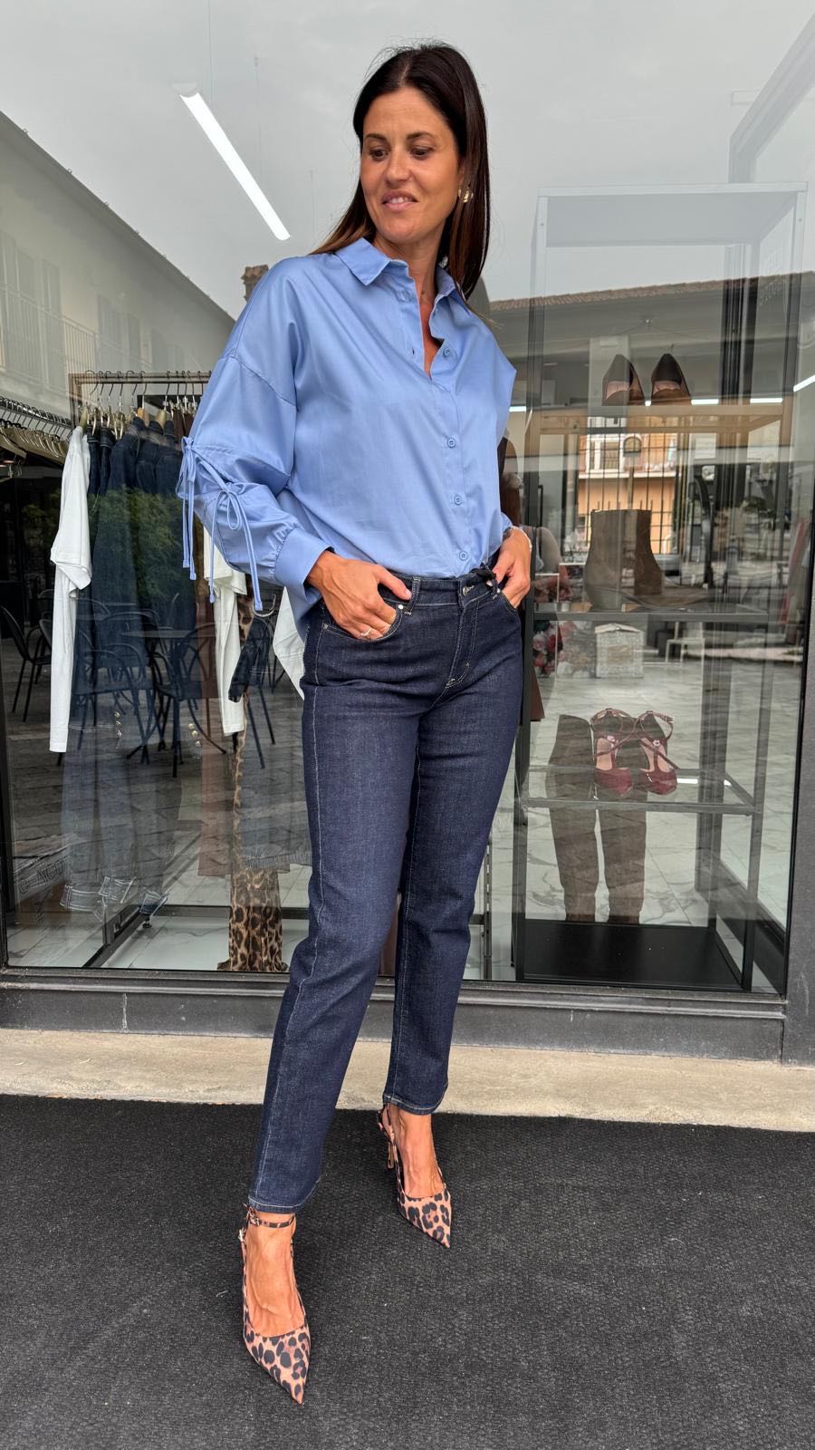 CAMICIA AZZURRA FIOCCHETTI MANICA