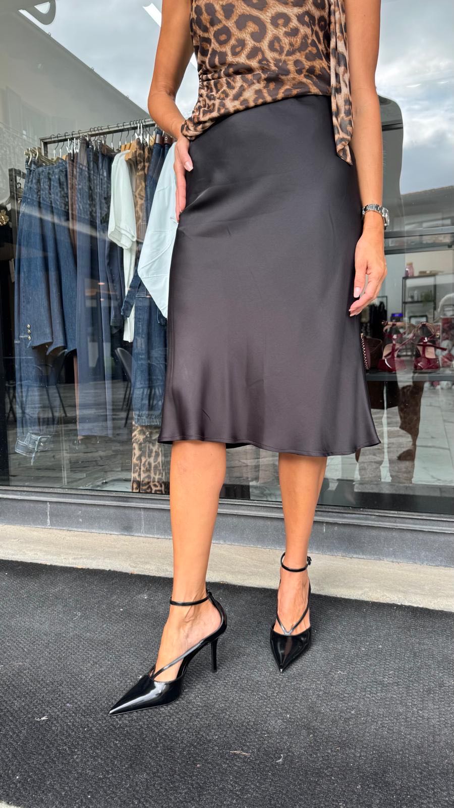 GONNA VISCOSA MIDI NERA