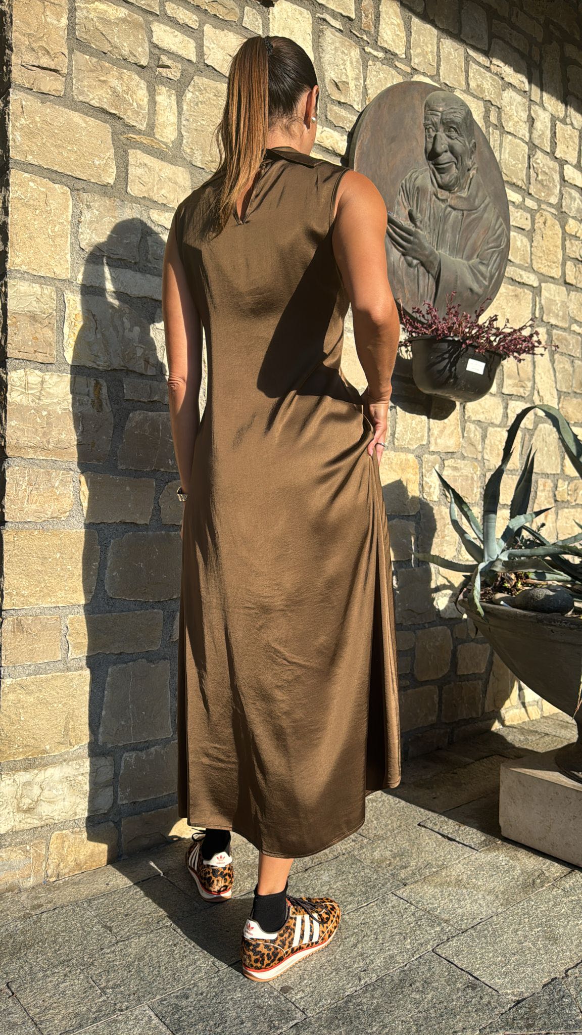 ABITO LUNGO SMANICATO CIOCCOLATO