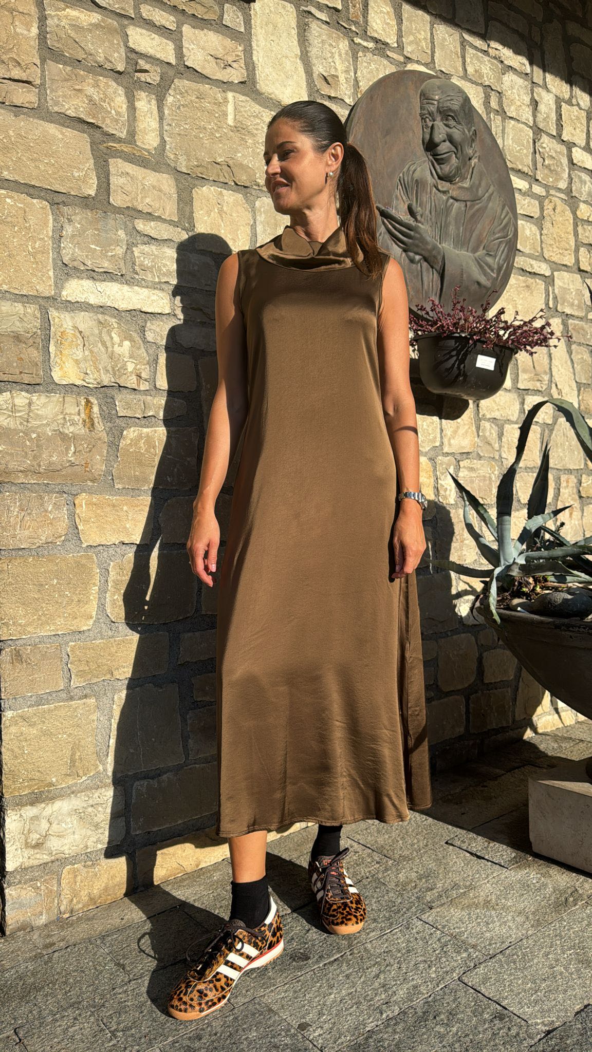 ABITO LUNGO SMANICATO CIOCCOLATO