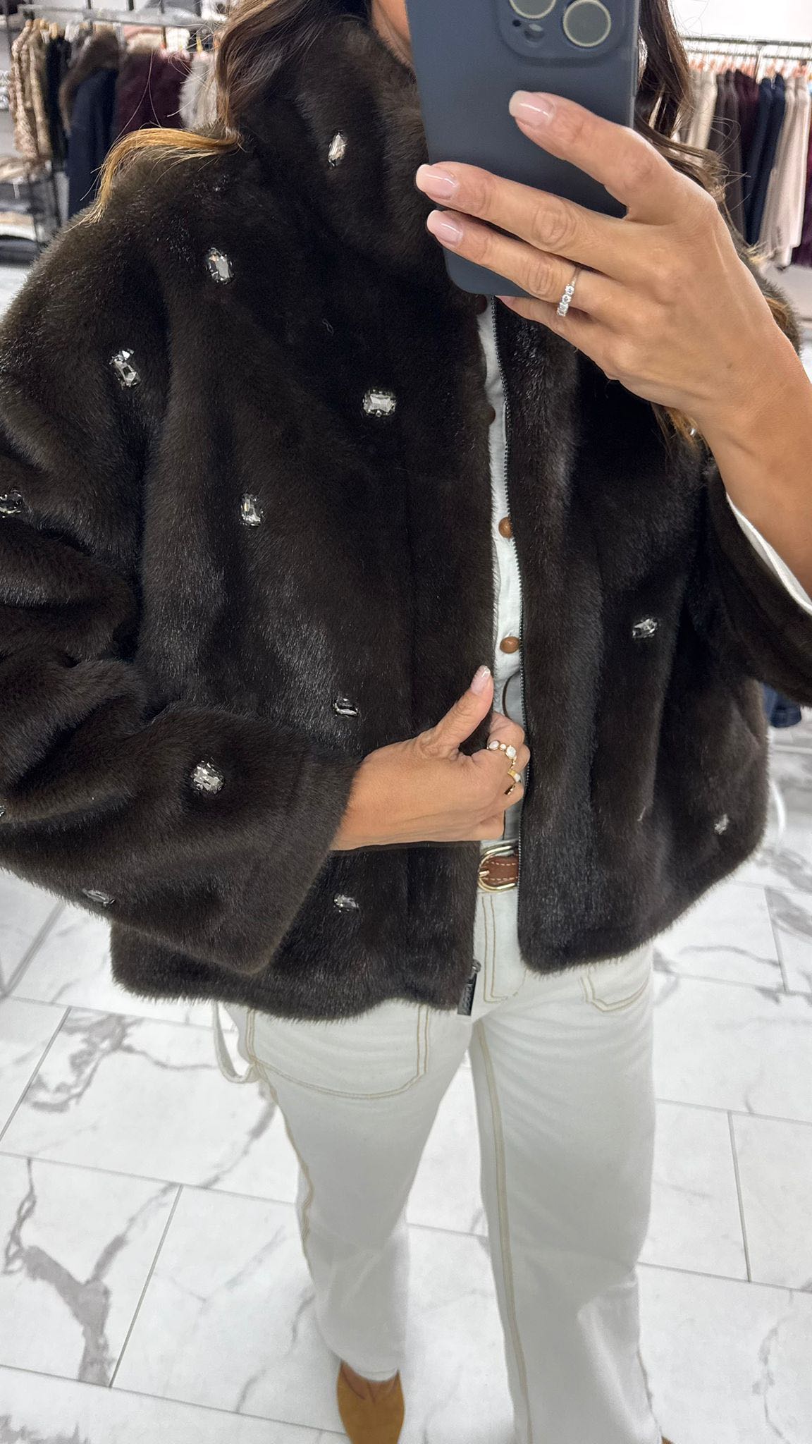 GIACCA ECOPELLICCIA CORTA CON APPLICAZIONI MORO