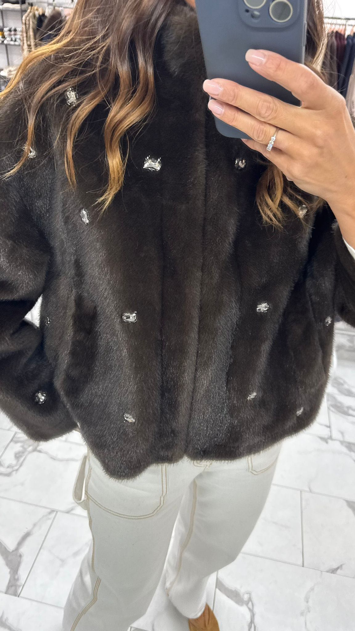 GIACCA ECOPELLICCIA CORTA CON APPLICAZIONI MORO