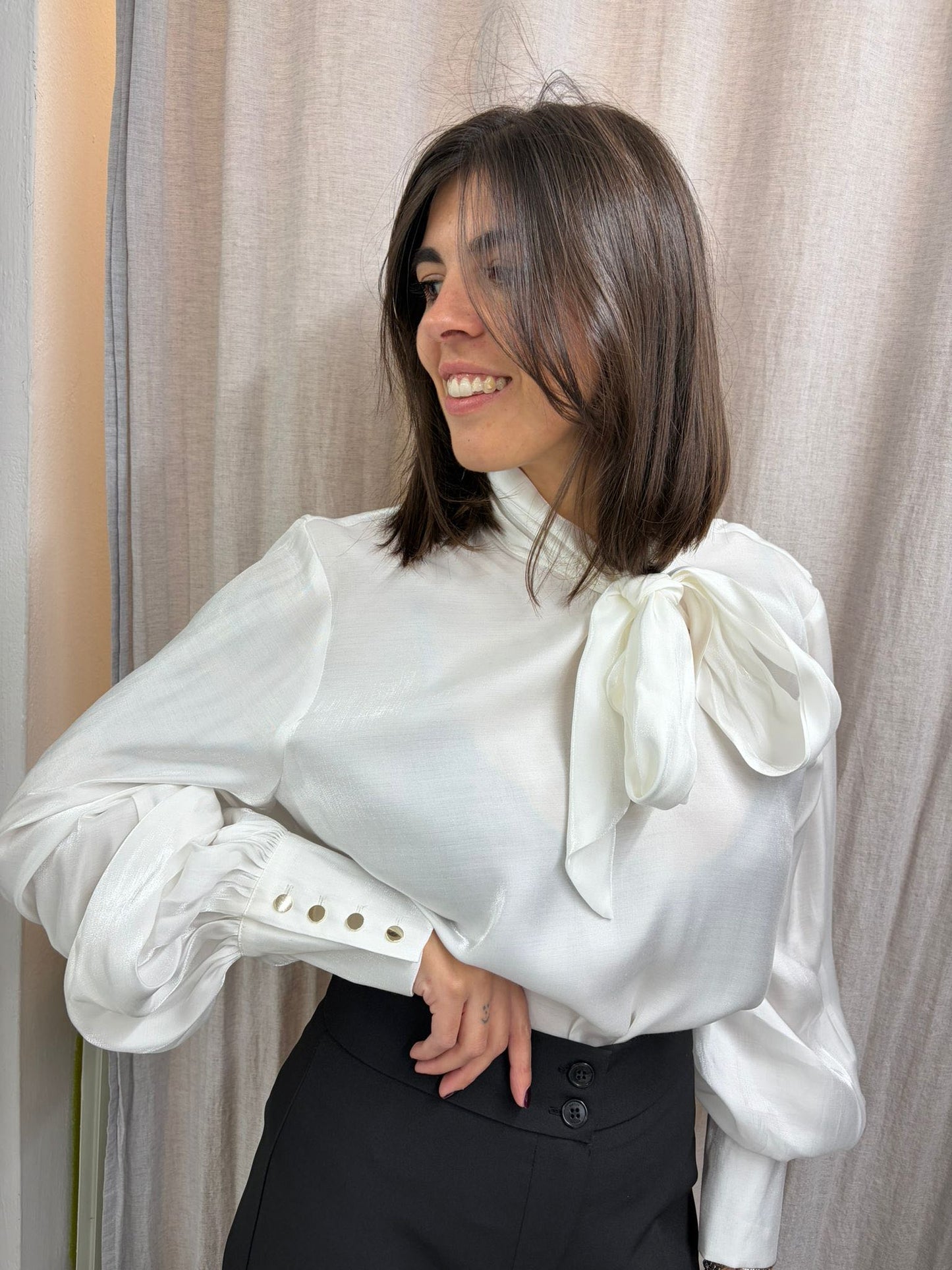 CAMICIA EFFETTO SETA FIOCCO BIANCA