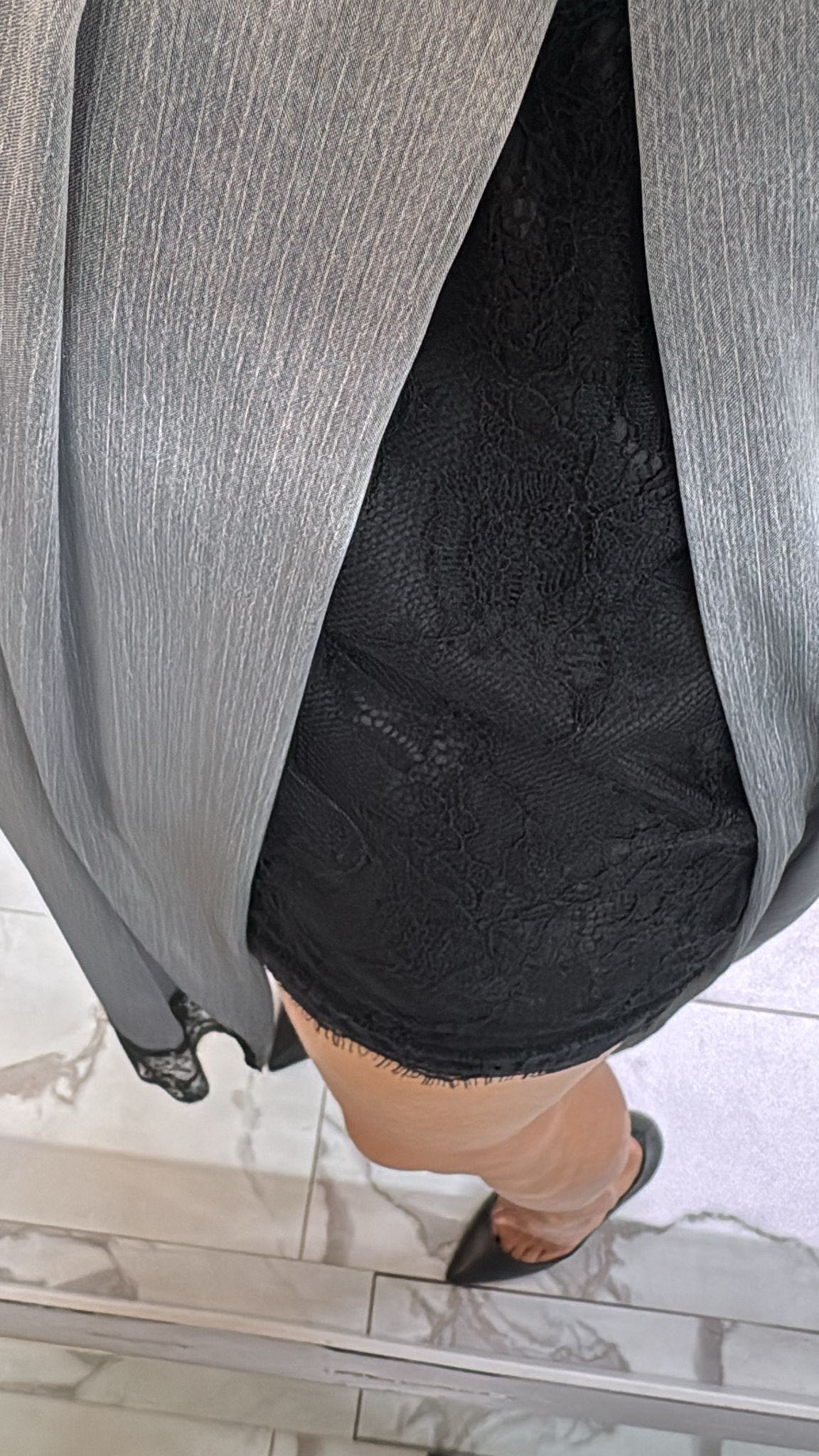 GONNA GRIGIA CON PIZZO