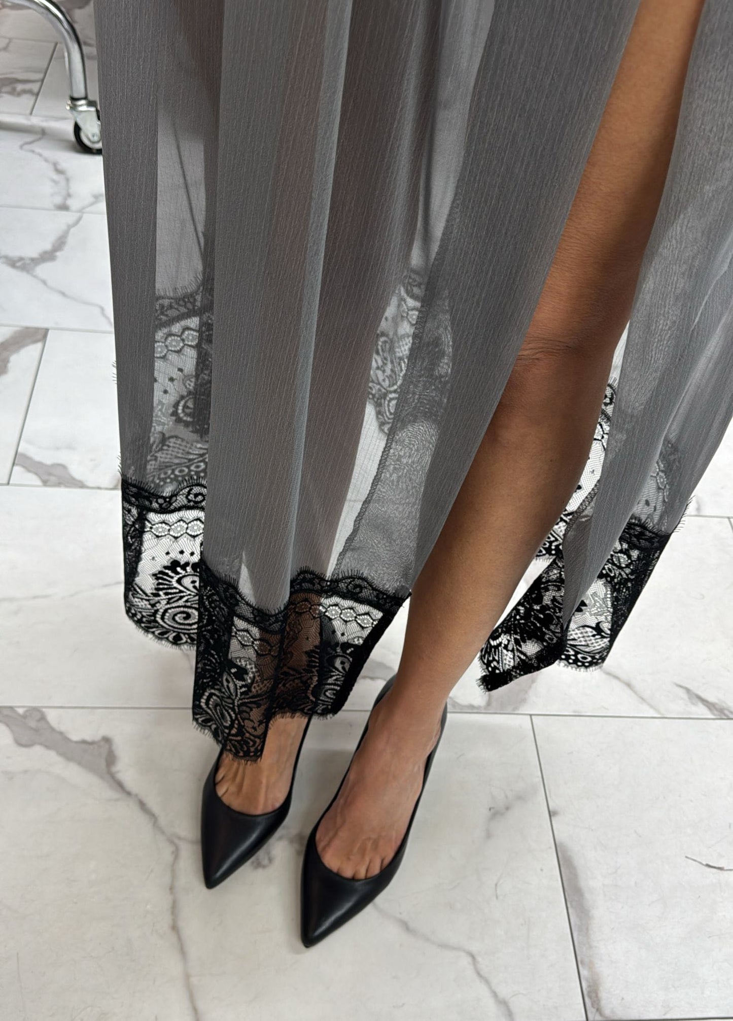 GONNA GRIGIA CON PIZZO