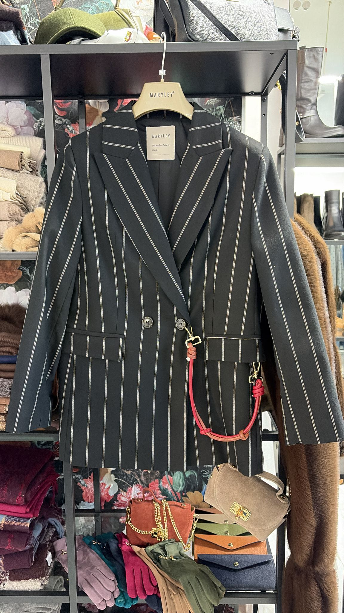 GIACCA GESSATA MOSCHETTONE NERA