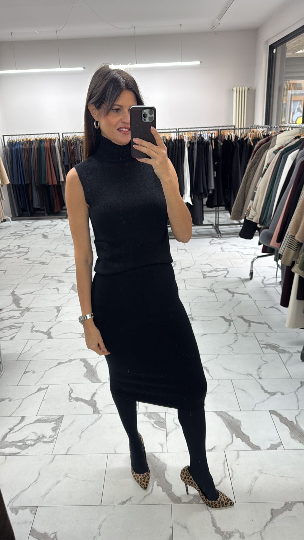 GONNA LONGUETTE IN MAGLIA NERA