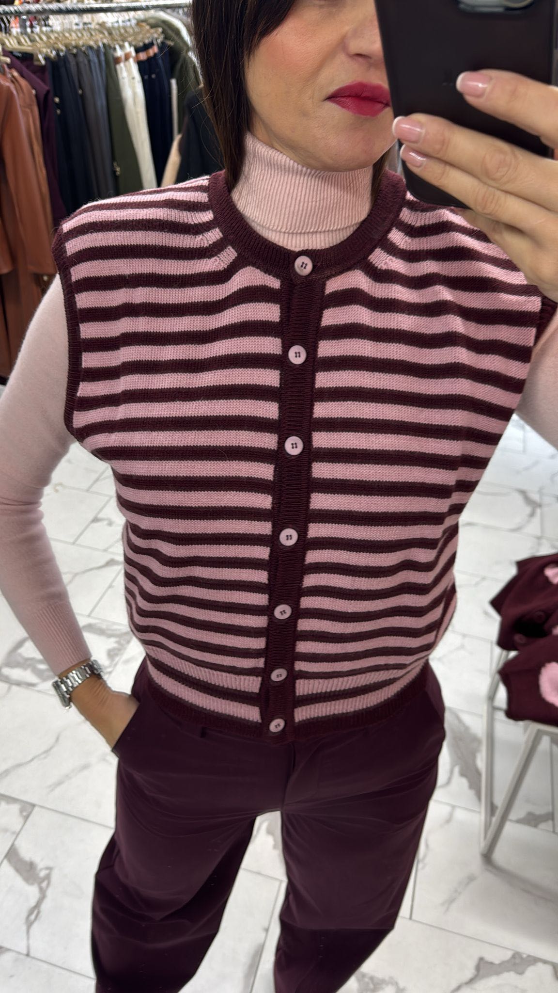 GILET RIGATO BOTTONI ROSA BORDEAUX