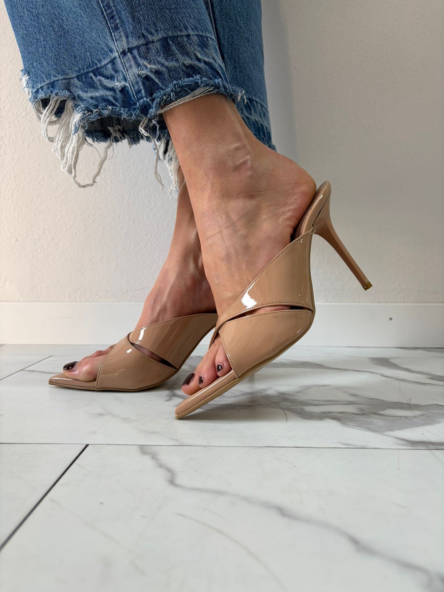 MULE IN VERNICE NUDE