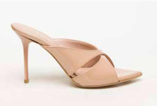 MULE IN VERNICE NUDE