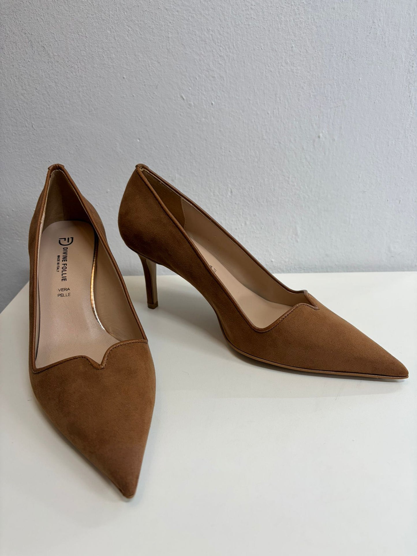 DECOLLETE SCOLLO A CUORE CUOIO