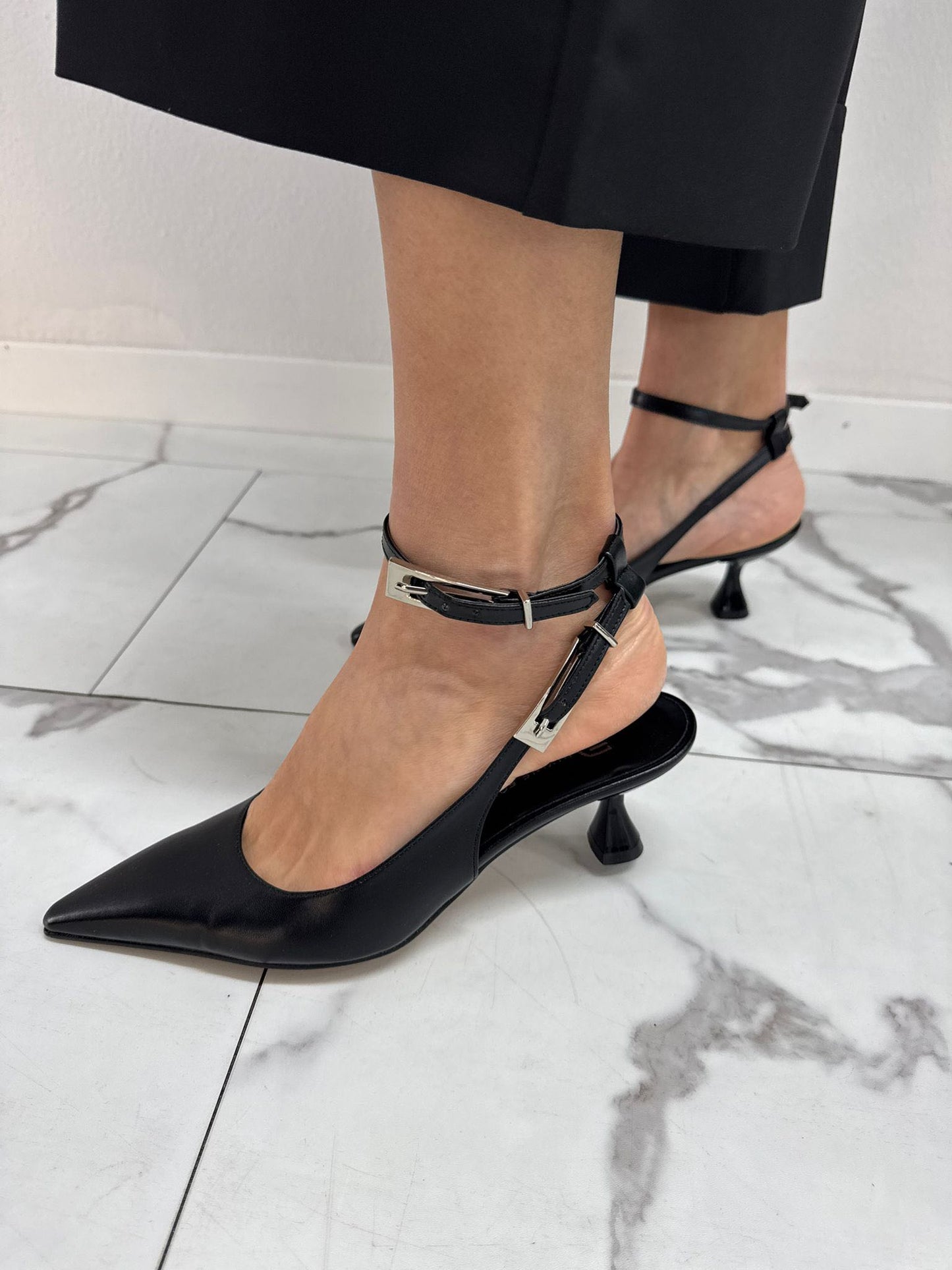 SLINGBACK CON CINTURINO E FIBBIE NERA