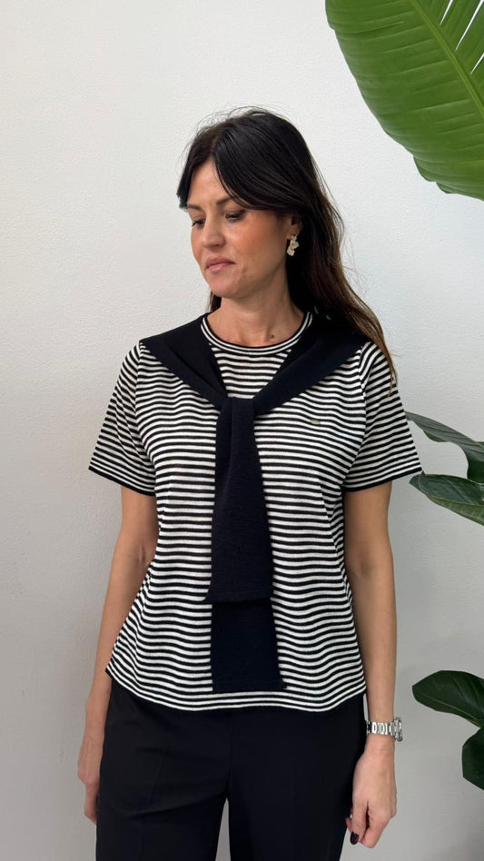 T-SHIRT CON SOLINO NERA