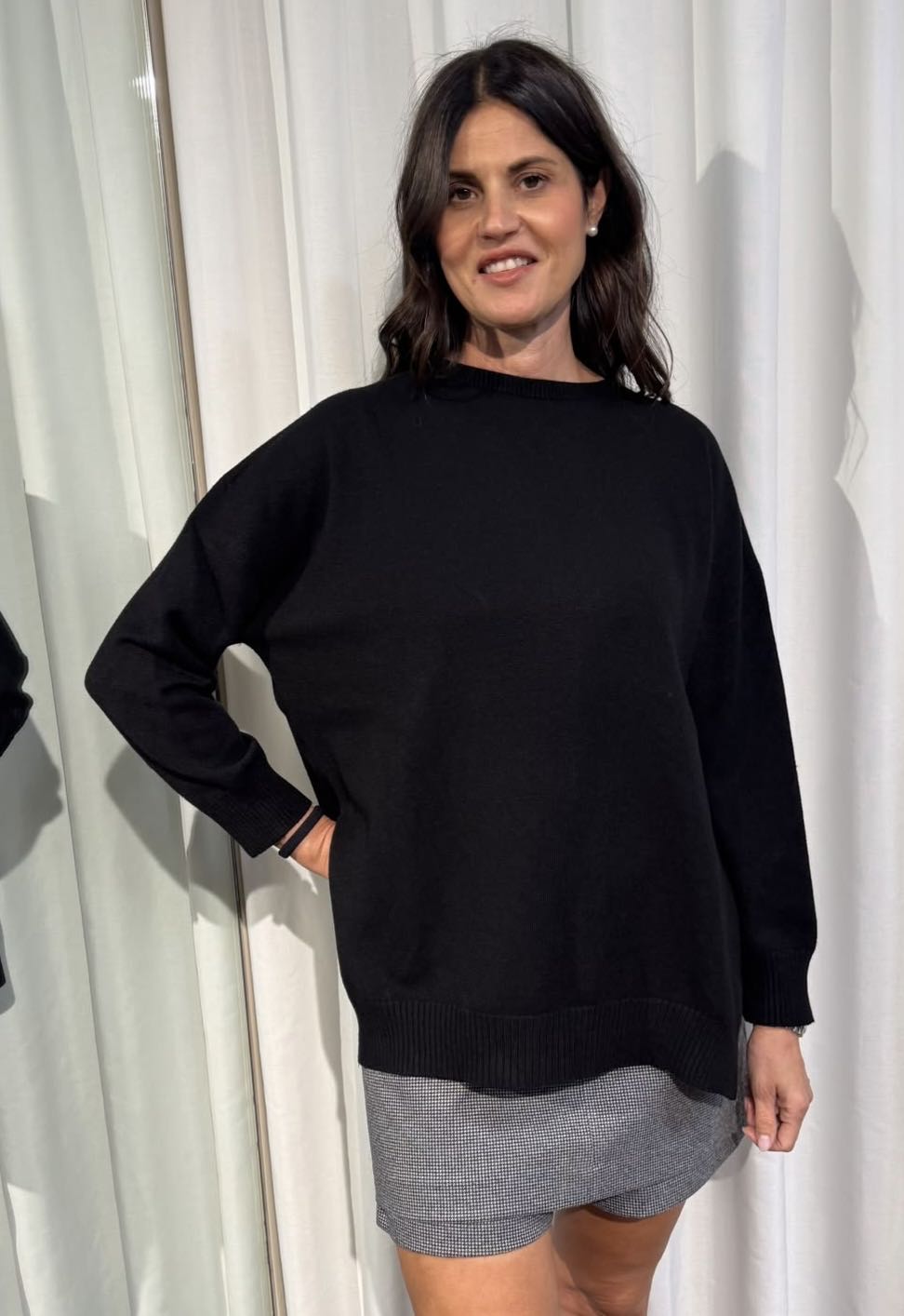 MAGLIONE OVER SPACCHI LATERALI OVER NERO