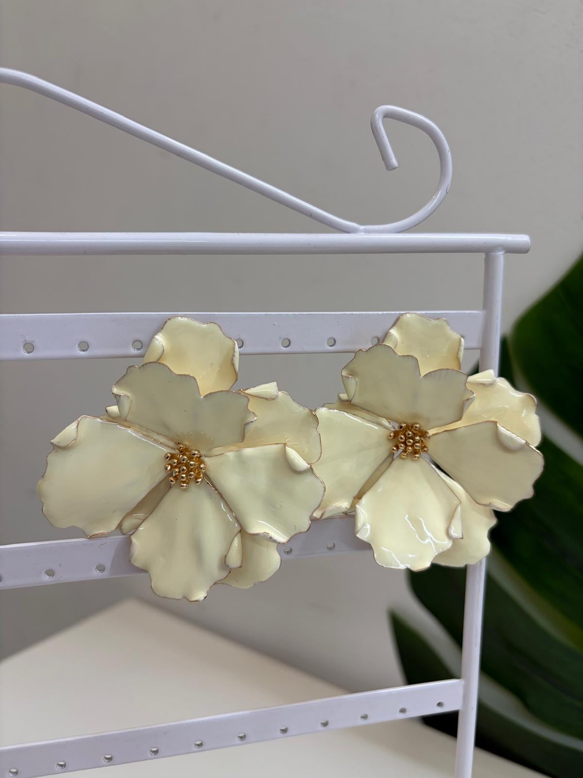 ORECCHINO FIORE PANNA
