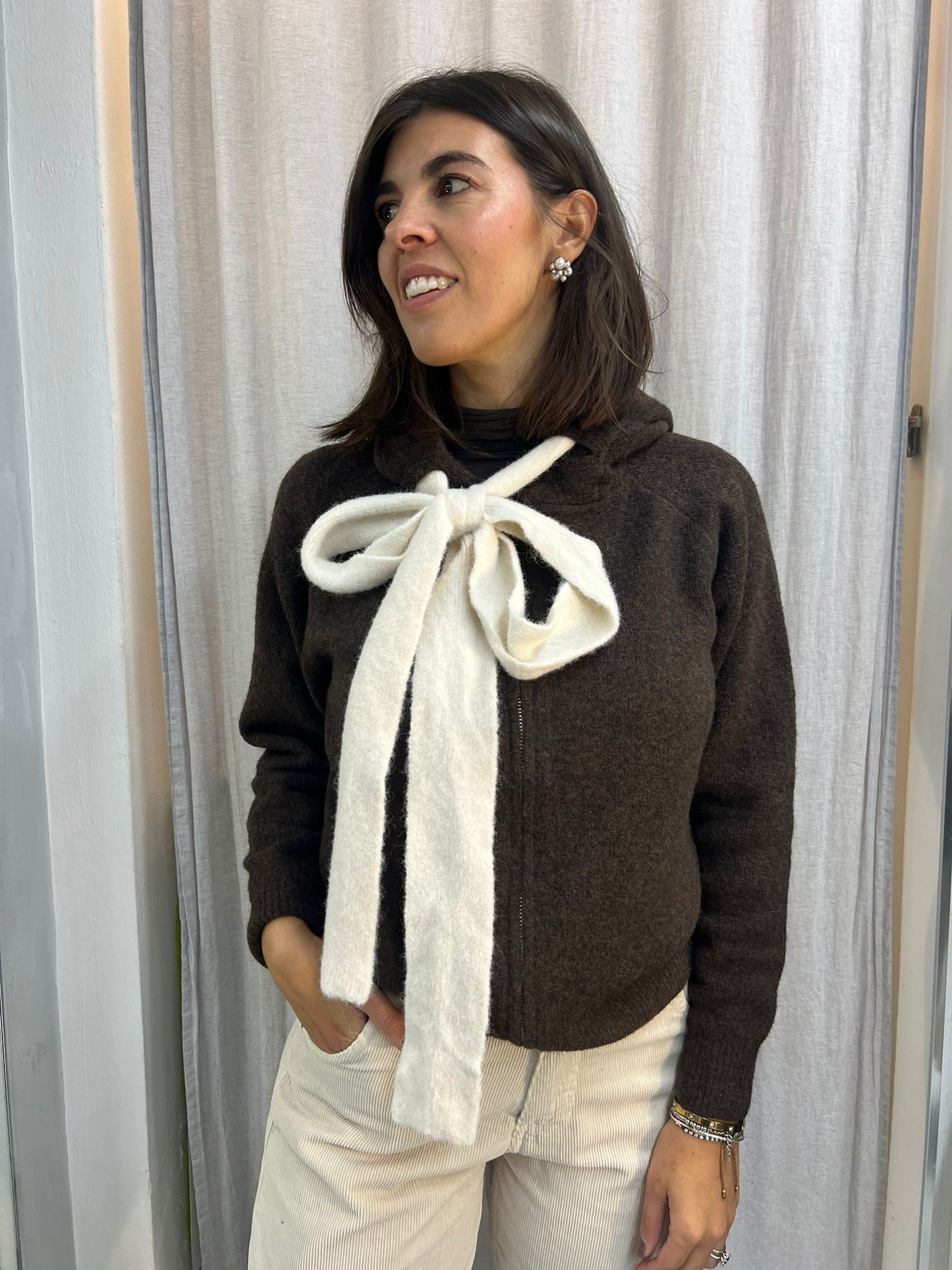 MAGLIONCINO ZIP CAPPUCCIO FIOCCO cioccolato/sabbia